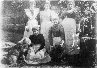 Sophia Farrell e cameriere, 1899 da English Photographer